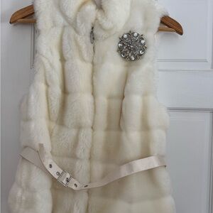 White House Black Market Cream Faux Fur Vest with Decorative Brooch